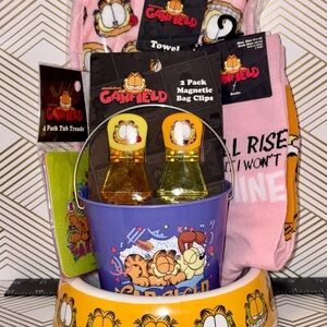 6 PC Garfield Set: Cat Bowl, Non-Slip Shower, Towel, Chip Clips, Socks, Bucket